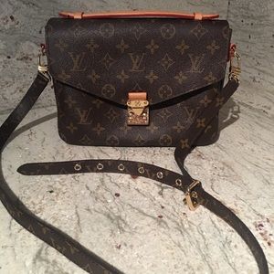 Cross body tote